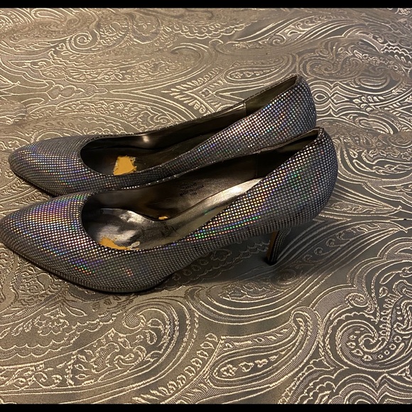 Shoes - Picture 1 of 4